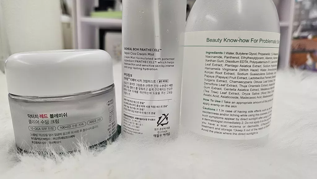 The Ultimate Skinimalism Guide: Why Your Barrier Only Needs 3 Core Ingredients 2 Close-up of ingredient labels for skinimalism-guide barrier audit.