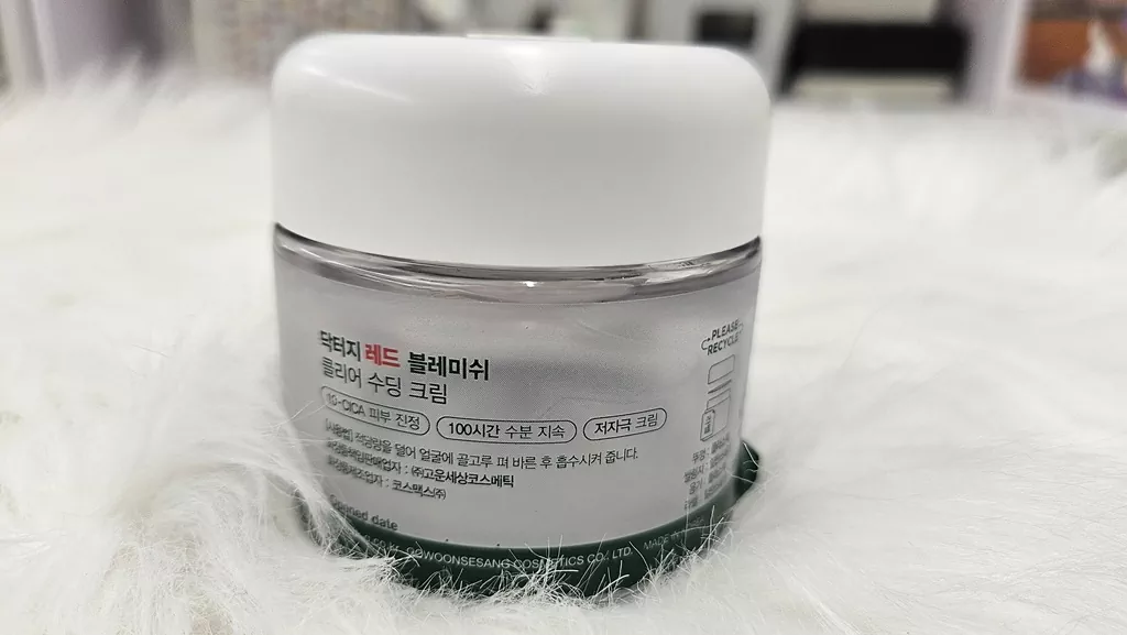 Korean Skincare Routine Structure: Why Your 10-Step Haul is Low-Key Hurting Your Face 3 A curated, simplified set of Dr.G Red Blemish products, showing the ideal 'Core Three' framework (Cleanse, Hydrate, Seal) in a healthy Korean skincare routine structure.