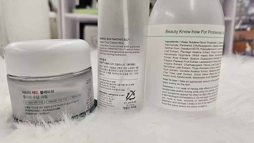 Why Most Sunscreens Cause Breakouts: The Mineral vs. Chemical Guide 1 Close-up of sunscreen ingredient list for why most sunscreens cause breakouts audit.