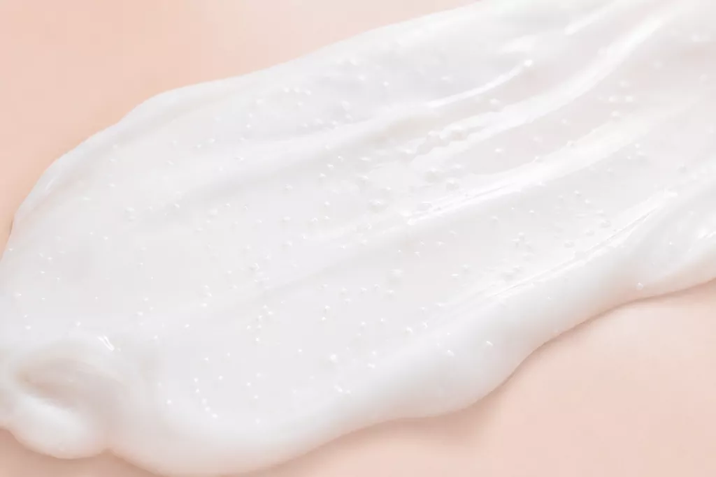 Aestura Atobarrier 365 Cream: An Honest Audit 1 Aestura Atobarrier 365 Cream texture showing the patented Derma-ON encapsulation capsules for skin barrier repair.