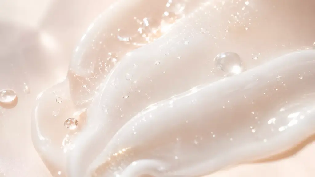 Physical vs Chemical Sunscreen: The Ultimate UV Shield Audit for Sensitive Subuji Skin 2 A close-up of a weightless K-Beauty hybrid sun serum delivering ideal Physical vs Chemical Sunscreen benefits to sensitive skin.