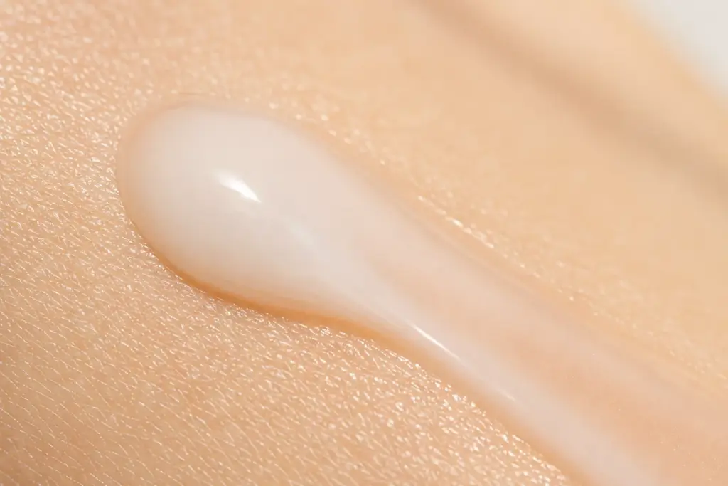 K-Beauty Rice Water Routine: How to Brighten Skin Without Clogging Pores 3 A lightweight bio-fermented serum drop used in a pore-safe K-Beauty Rice Water Routine.